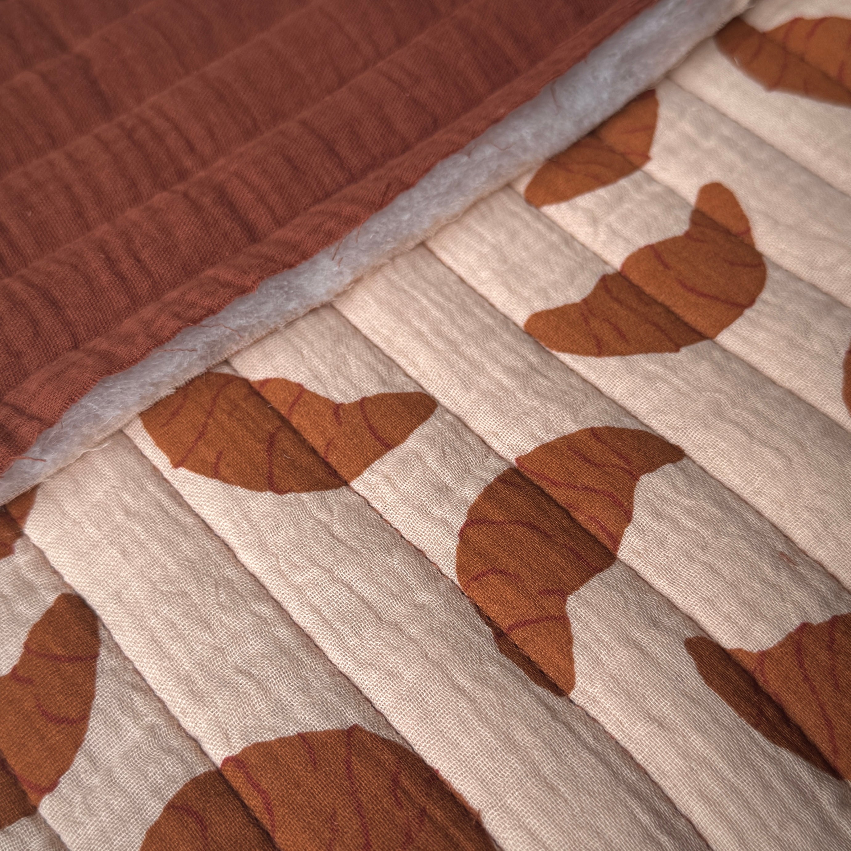 Matelassé Double Gaze Croissant / Toffee